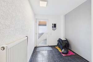 Charmantes Reihenmittelhaus mit großer Terrasse, EBK & Garage in Tischardt – Die vollständige Adresse der Immobilie erhältst du vom Anbieter., 72636 Frickenhausen – Vorschaubild 2