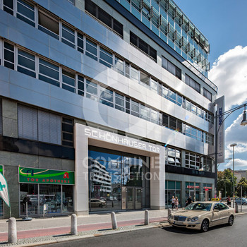 Tor zum neuen Büro. combine Transaction.