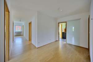 Sonnige 3-Zimmer-Wohnung mit Balkon und Garage im gewachsenen Wohngebiet von Nürnberg-Altenfurt – Die vollständige Adresse der Immobilie erhältst du vom Anbieter., 90475 Altenfurt, Moorenbrunn, Nürnberg – Vorschaubild 12