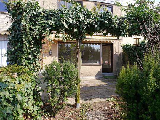 Sanierungsbedürftiges Reihenhaus in ruhiger Lage - Bild 4