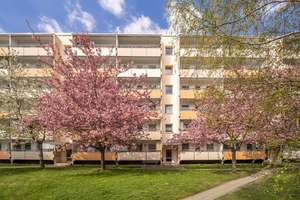 3-Zimmerwohnung mit Balkon (WBS)! – 1169 Gorbitz-Nord/Neu-Omsewitz, Dresden – Vorschaubild 1