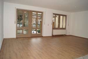 Perfekte Doppelhaushälfte mit Wintergarten & Doppelgarage – Die vollständige Adresse der Immobilie erhältst du vom Anbieter., 84339 Unterdietfurt – Vorschaubild 4