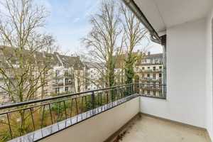 3-Zimmer-Wohnung mit Süd-Balkon ins Grüne in Düsseldorf-Golzheim – Düsseldorf – Vorschaubild 2