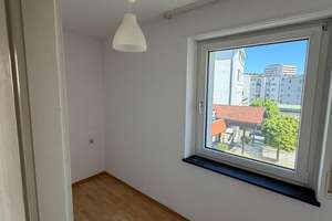 Lichtdurchflutete 2,5-Zimmer-Wohnung mit 2 Balkonen am Hölderlinplatz – Kornbergstr 50, 70176 Hölderlinplatz, Stuttgart – Vorschaubild 12