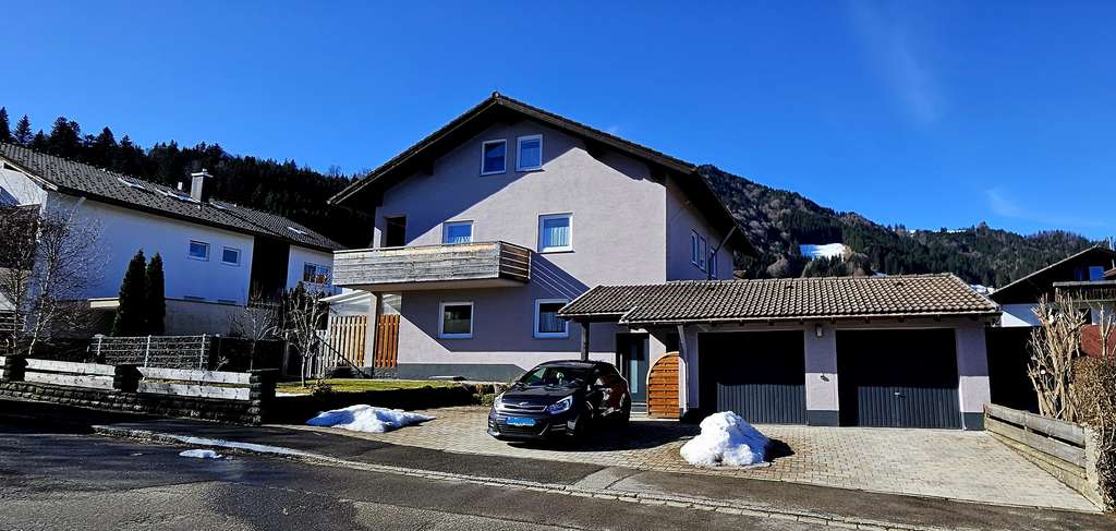 Immobilie in Blaichach - 3-Familienhaus mit Doppelgarage und Garten in ruhiger Lage in Blaichach-Ettensberg - Bild 0