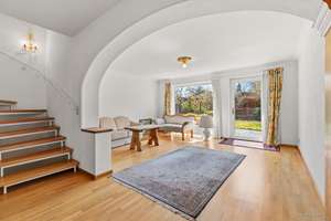 Lichtdurchflutetes Reihenmittelhaus mit sonniger Südterrasse in ruhiger Lage – Die vollständige Adresse der Immobilie erhältst du vom Anbieter., 82041 Oberhaching – Vorschaubild 2