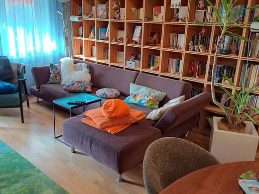 Schöne 3 Zimmer-Wohnung mit  Balkon in einer gepflegten ruhigen Wohnanlage 