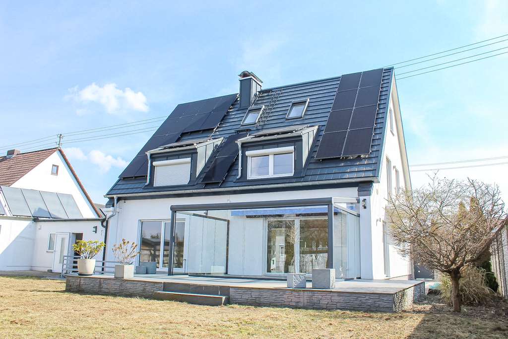 Immobilie in Graben - Hochwertig modernisiertes Einfamilienhaus mit großem Garten in ruhiger Bestlage - Bild 0