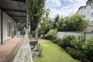 Große 5-Zimmerwohnung auf zwei Etagen mit Garten und zwei Stellplätzen i.Oberkassel.