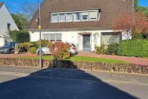 Von Privat: 1-3 Familien-Haus in bevorzugter Wohnlage 