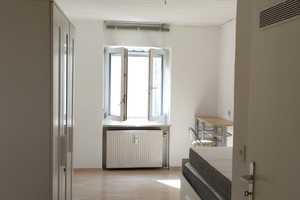 Teilmöblierte 1-Zimmer Wohnung in der Altstadt West nahe Donau – Portnergasse 5, 93047 Regensburg – Vorschaubild 1