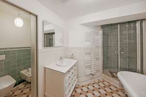 Bezugsfreie 3-Zimmer-Altbau-Wohnung in bester Mitte-Lage mit EBK – Kleine Hamburger Straße 24, 10115 Mitte (Ortsteil), Berlin – Vorschaubild 6