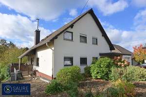 Attraktives Mehrfamilienhaus mit vielfältigen Nutzungsmöglichkeiten in reizvoller Lage – Die vollständige Adresse der Immobilie erhältst du vom Anbieter., 53773 Hennef (Sieg) – Vorschaubild 1