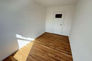 Lichtdurchflutete 3-Zimmer-Mansardwohnung im denkmalgeschützten Altbau - frisch saniert mit 69 m² – Gambrinusstraße 16, 1159 Friedrichstadt, Dresden – Vorschaubild 5