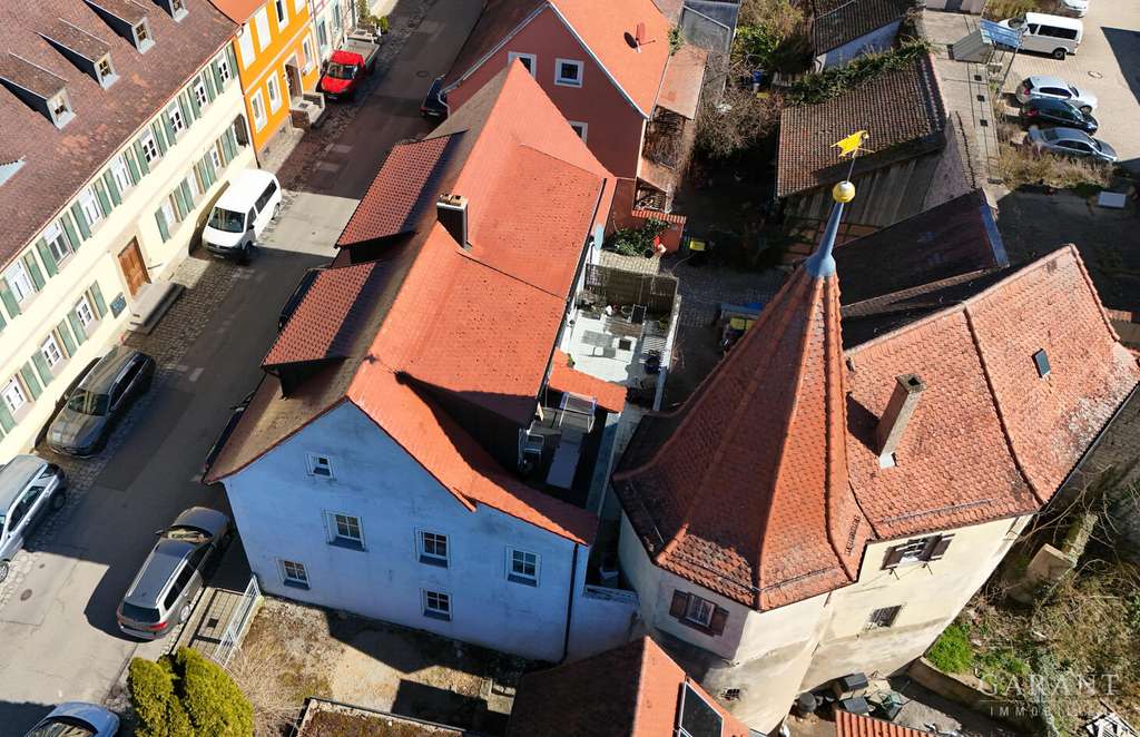 Immobilie in Uffenheim - Wohn- und Geschäftshaus - Vermietetes Mehrfamilienhaus trifft flexible Gewerbefläche - Bild 0