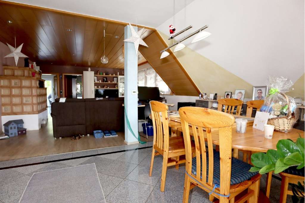 Immobilie in Rheinhausen - Haus der vielen Möglichkeiten – Eigennutzung, Teilvermietung, Ferienwohnungen oder Mehrgenerationenw - Bild 3