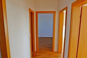Bezug sofort möglich! 3-Raum-Wohnung, Badewanne, Aufzug, Balkon, PKW-Stellplatz! – Am Rosengarten 29, 6526 Sangerhausen – Vorschaubild 20