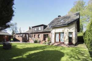 Neuer Preis! Zweifamilienhaus mit großem Garten für mehrere Generationen in Paderborn-Sennelager
