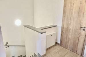 Neuwertiges Familienhaus mit Wohlfühlfaktor – 
Einbauküche, Wärmepumpe, Kachelofen, Klima & Terrass – Die vollständige Adresse der Immobilie erhältst du vom Anbieter., 64839 Münster – Vorschaubild 23