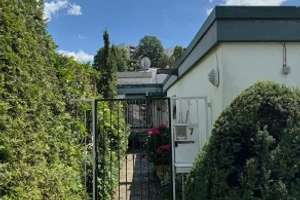 Bezaubernd schönes Bungalow Ein Familien-Haus, wartet im Grünen gebettet auf die nächste Generation. – Die vollständige Adresse der Immobilie erhältst du vom Anbieter., 88662 Überlingen – Vorschaubild 1