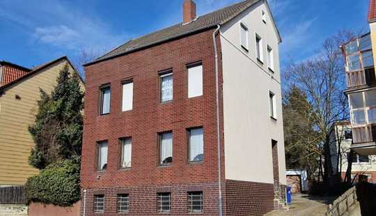 Bild von Zweifamilienhaus mit separatem Wohngebäude, 6 Garagen und schönem Gartengrundstück!