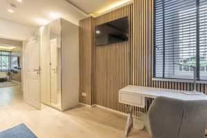 24.8.Besichtigung:Mit dem Koffer sofort einziehen - Voll möbliertes Luxus-Apartment, zentral gelegen – Kastanienallee 52, 10119 Berlin – Vorschaubild 18