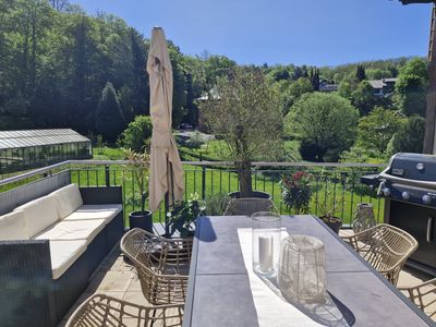 Sanierte Altbauwohnung im Grünen mit viel Charme und Platz für die ganze Familie