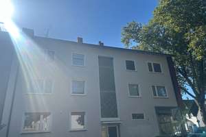 Helle Erdgeschosswohnung mit Balkon