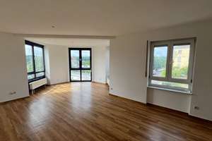 Attraktive 3-Zimmer-Wohnung mit Erker und bodentiefen Fenstern im 2. OG mit Aufzug * ab sofort frei
