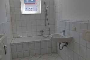 In ruhiger Lage befindet sich diese 2 Zimmer Wohnung. Anmietung eines separaten Stellplatzes! – Heinz-Bongartz-Str. 14B, 1239 Dresden – Vorschaubild 9