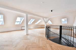 Bezugsfreie, exklusive Maisonette-Wohnung mit Dachgeschoss am Schloss Charlottenburg!