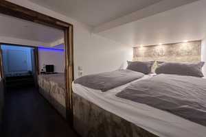 LUXUS Hausboot - 3 Etagen - 100m² Wohnen + 120 m² SONNENTERRASSE - Kamin, Kino, komplett individuell – Potsdam – Vorschaubild 94