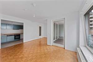 Bezugsfreie 2-Zimmerwohnung mit Loggia an der Spree – Dovestraße 13, 10587 Charlottenburg, Berlin – Vorschaubild 7