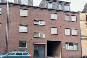 Gepflegte 4-Zimmer-Wohnung mit Einbauküche und Tiefgaragenstellplatz