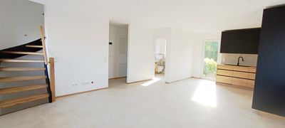 Zum Verkauf steht eine hochwertige modernisierte 4 Zimmer - Eigentumswohnung ohne Provision