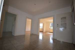 Renovierte Vier- Raum- Altbau- Wohnung | Loggia | Hohe Decken | Ruhige Lage – 40545 Niederkassel, Düsseldorf – Vorschaubild 6