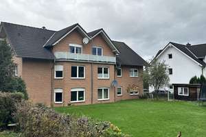 Mehrgenerationenhaus mit 3 großen Wohneinheiten, Doppelgarage, großem Grundstück in Hennef- Zentrum  – Am Steinweg 42, 53773 Hennef (Sieg) – Vorschaubild 2