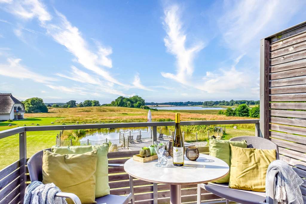 Immobilie in Putbus - Gemütliches Ferienapartment - ruhige Umgebung im energieeffizienten Reetdachhaus in Putbus-Wreechen - Bild 4