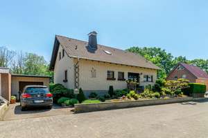 Einfamilienhaus mit Einliegerwohnung und Entwicklungspotential – Die vollständige Adresse der Immobilie erhältst du vom Anbieter., 33104 Schloß Neuhaus, Paderborn – Vorschaubild 2
