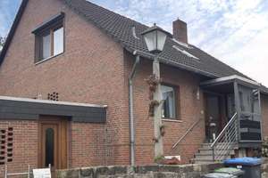 Attraktives EFH mit vielseitigen Nutzungsmöglichkeiten und großem Garten