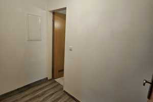 schöne und sanierte 1-Zimmerwohnung im 2.OG mit EBK – Hochweg 49, 93049 Regensburg – Vorschaubild 2