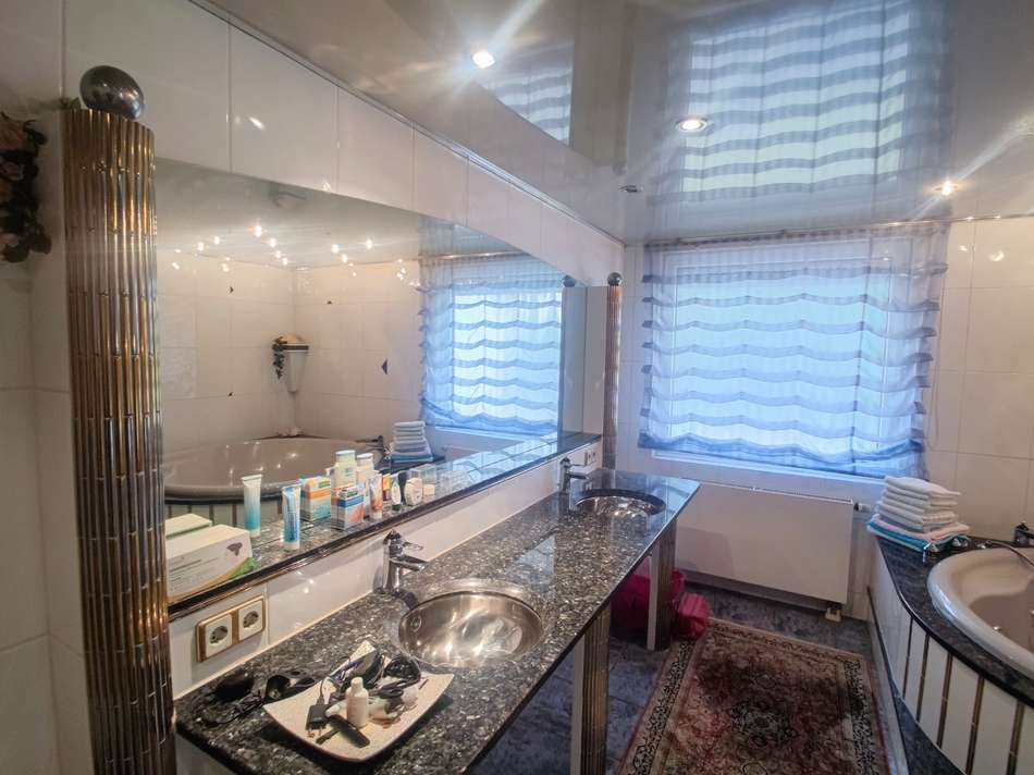 Maßangefertigter Waschtisch