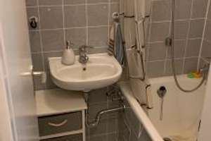 1ZW STUDIO BALKON KÜCHE BAD NÄHE UNIKLINIK LAUFNÄHE ROSSMANN EIFLER REWE PENNY TEDI S BAHN LYONERSTR – SCHWANHEIMERSTRASSE 75, 60528 Niederrad, Frankfurt am Main – Vorschaubild 9