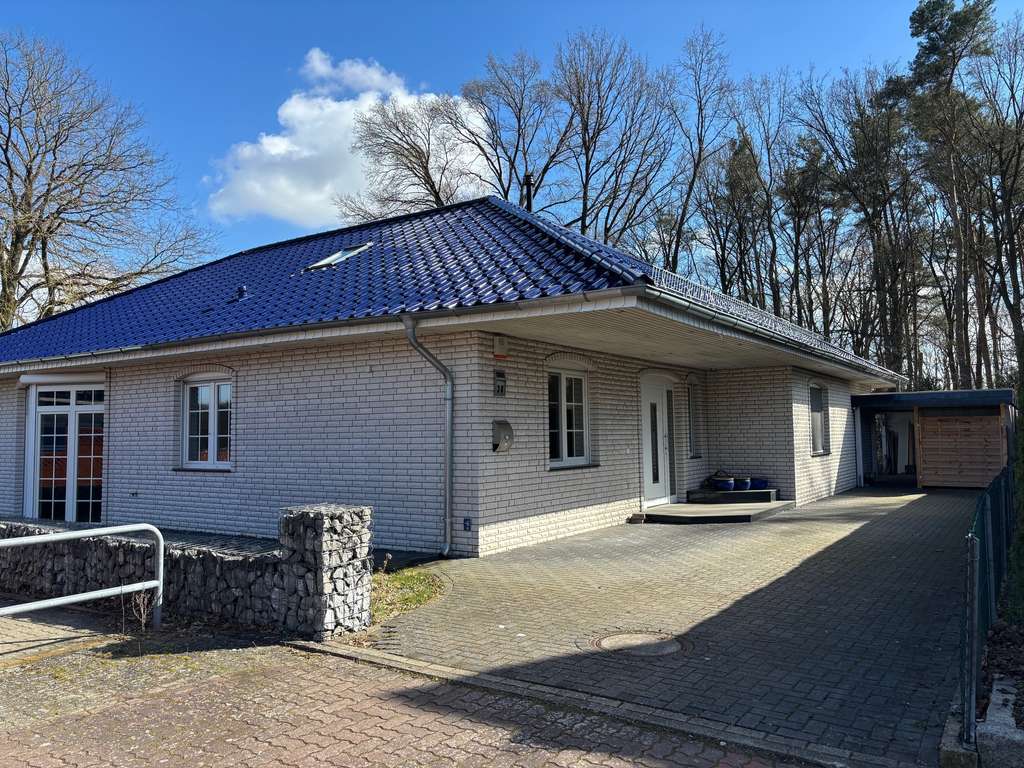 Immobilie in Osloß - Freistehendes Einfamilienhaus mit Sauna, Kamin, viel Platz & unverbautem Blick - Bild 1