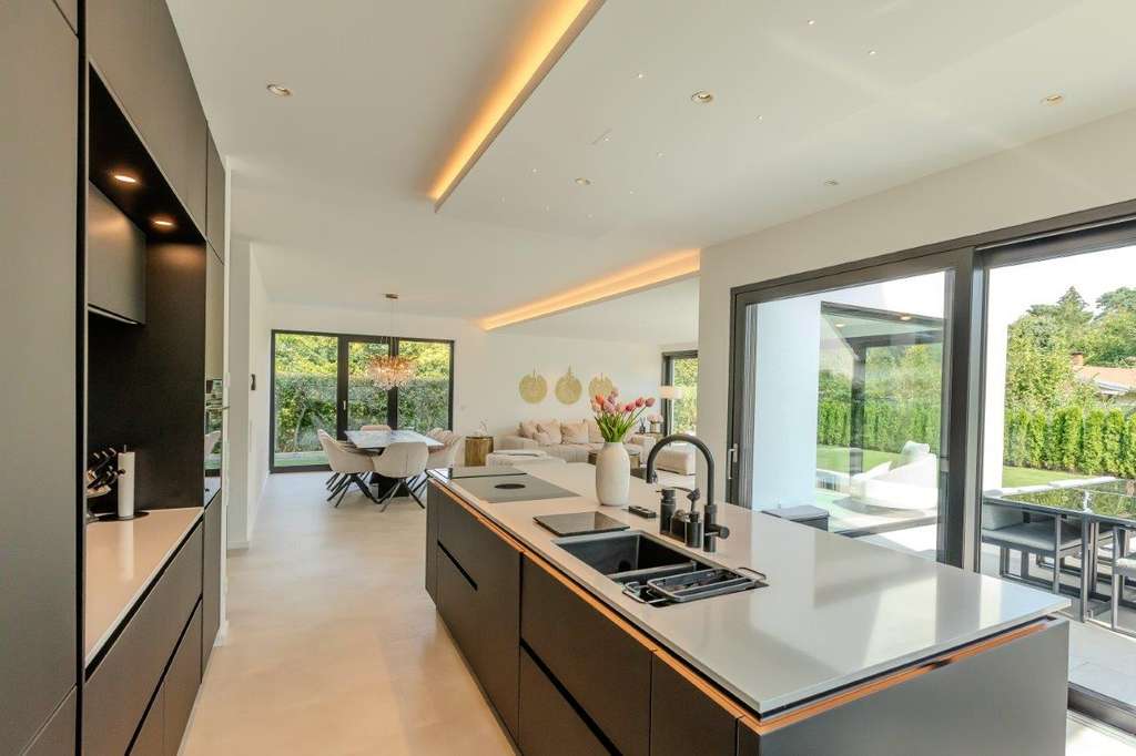 *Exklusive Villa mit Blick auf den Petersberg*