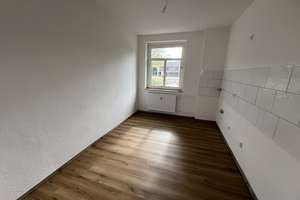 Renovierte 2 Zi.-EG Wohnung - modernes Wannenbad mit Fenster – Werthauserstr. 113, 47226 Hochemmerich, Duisburg – Vorschaubild 3