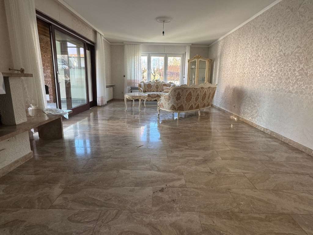 Immobilie in Hasselroth - TOP! 2 Häuser mit schönem Garten in Hasselroth-Niedermittlau! - Bild 1