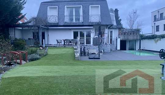 Bild von Traumvilla nahe Frankfurt zu besonderen Konditionen: Villenlage nahe Main – unschlagbares Angebot