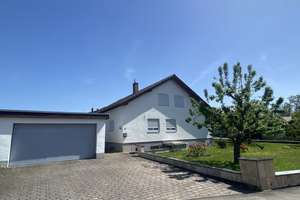 Viel Platz für den Alltag in Bodelshausen - 7 Zimmer und großer Garten
