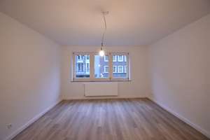 D-Altstadt! Sanierte 2-ZI-Whg mit EBK ab sofort zu vermieten